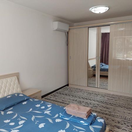 Apartment On Toktogula Bishkek Exterior photo